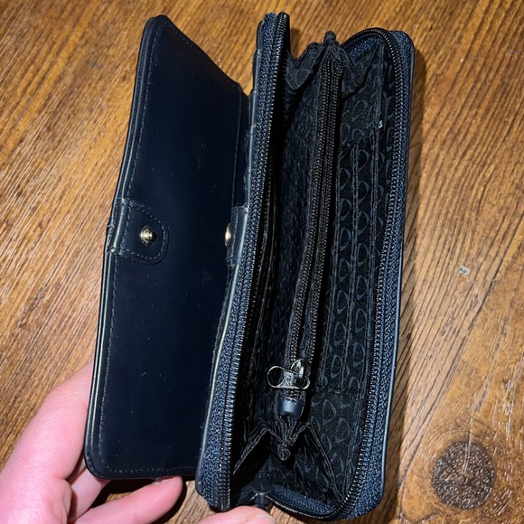 Liz Claiborne Vintage Black Leather Zipper Button Closure Wallet - Picture 6 of 7